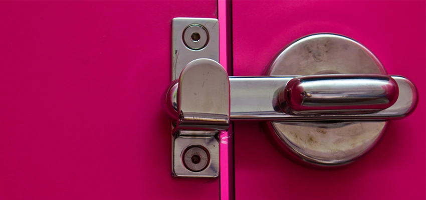 Childproof Gate Lock in Fontainebleau, Florida