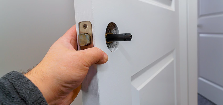 Nighttime Locksmith For Lock Repair in Fontainebleau, FL