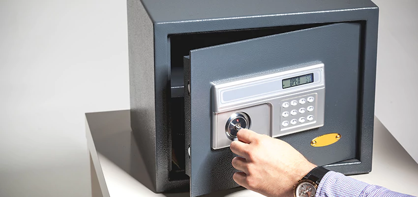 Jewelry Safe Unlocking Service in Fontainebleau, Florida