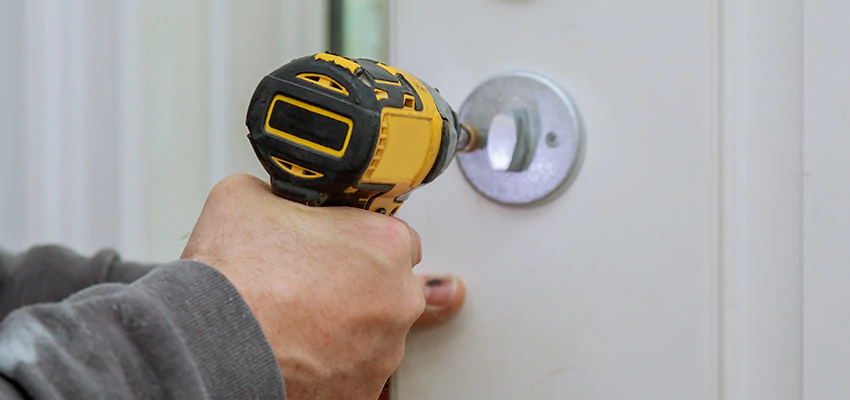 Street Locksmith For Smart Lock Repair in Fontainebleau, FL