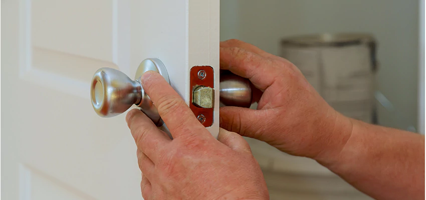 AAA Locksmiths For lock Replacement in Fontainebleau, Florida